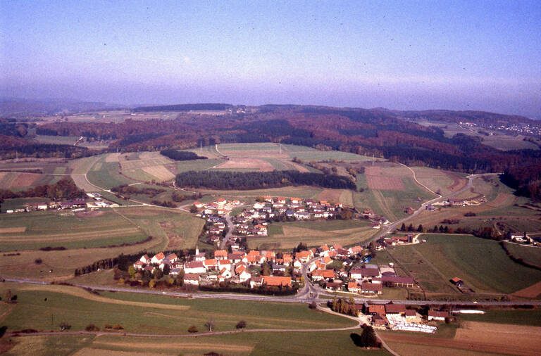 Historische Luftbildaufnahme von Gomadingen-Steingebronn