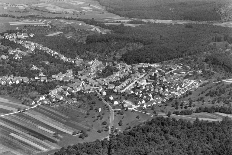 Historische Luftbildaufnahme von Grafenberg in Schwarz-weiß