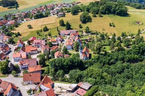 Luftbildaufnahme von Lichtenstein-Holzelfingen