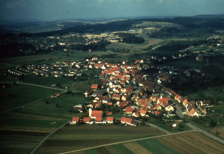 Historische Luftbildaufnahme von Münsingen-Böttingen