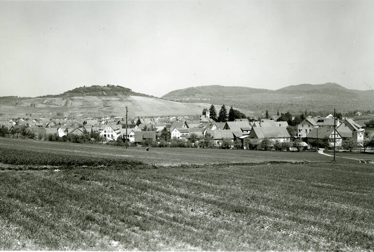Historische Schwarzweißfotografie von Metzingen-Neuhausen