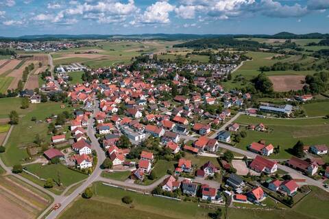 Luftbildaufnahme von St. Johann-Lonsingen