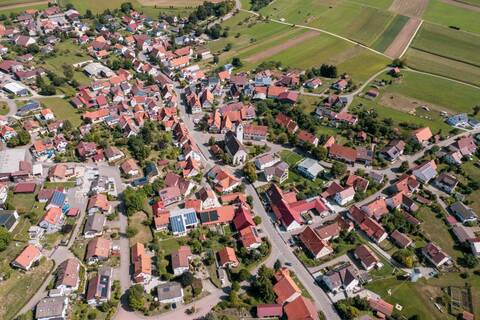 Luftbildaufnahme von St. Johann-Upfingen