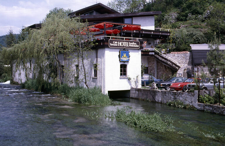 Historische Fotografie eines Hotels in Zwiefalten-Gossenzugen