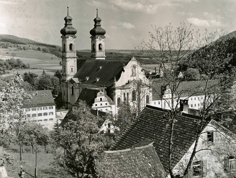 Historische Schwarz-weiß-Fotografie des Zwiefalter Münsters