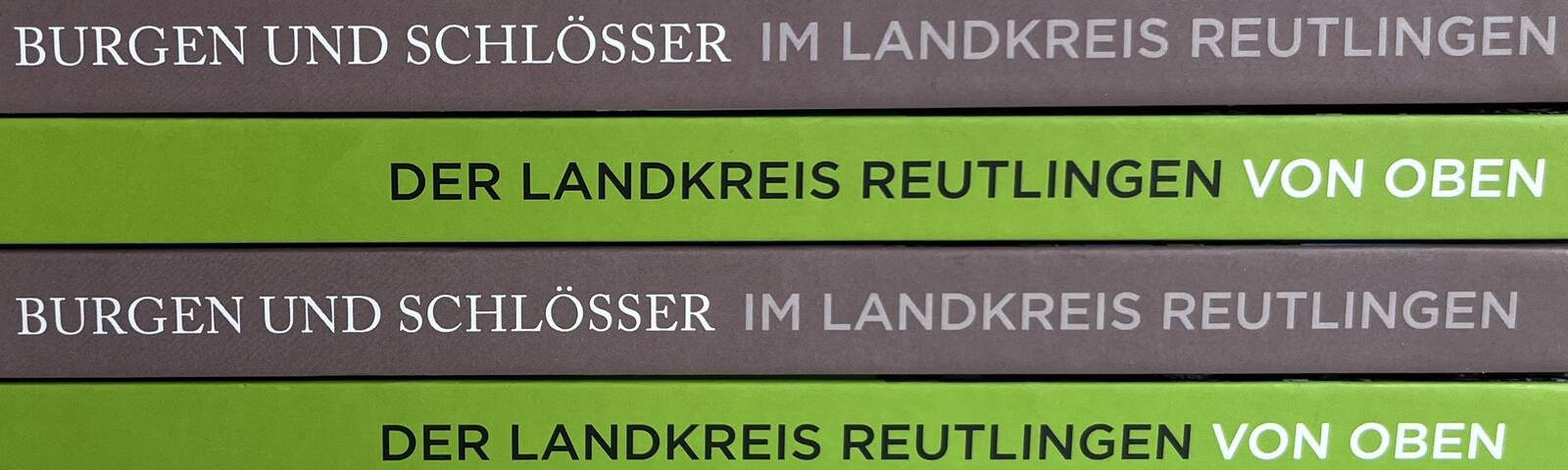 Buchrücken von Veröffentlichungen des Kreisarchivs Reutlingen.